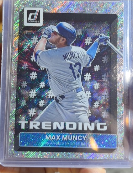 2022 Donruss Trending Rapture #T-12 Max Muncy — front