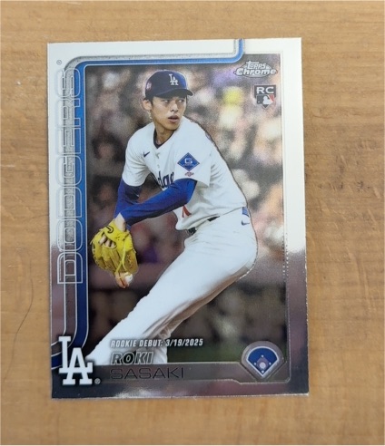 2025 Topps Chrome Update #USC73 Roki Sasaki Rookie Debut — front