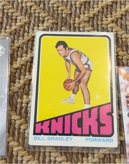 1972-73 Topps Basketball #122 Bill Bradley — front