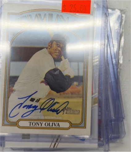2023 Topps Heritage Tony Oliva Autograph — front