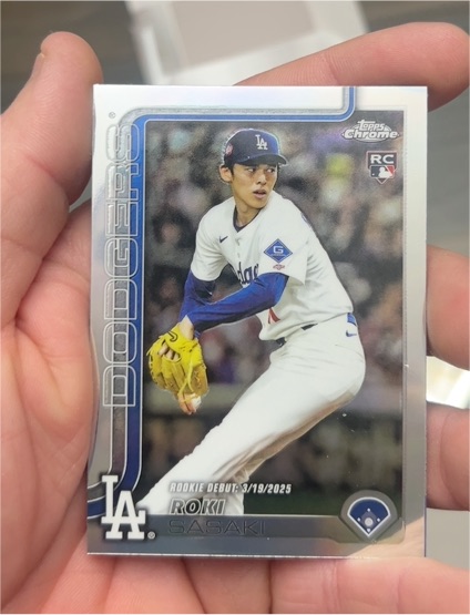 2025 Topps Chrome Update #USC73 Roki Sasaki — front