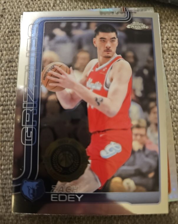 2025-26 Topps Chrome #128 Zach Edey — front