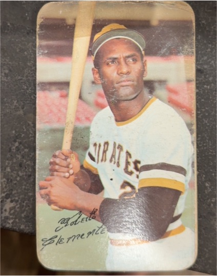 1971 Topps Super #37 Roberto Clemente — front
