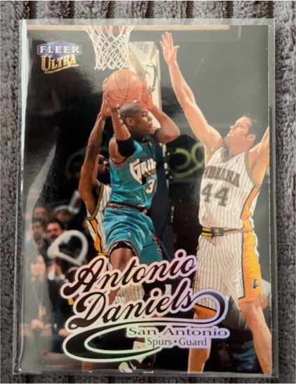1998-99 Fleer Ultra #2 Antonio Daniels — front