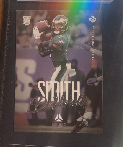 2021 Panini Chronicles Luminance #211 DeVonta Smith — front