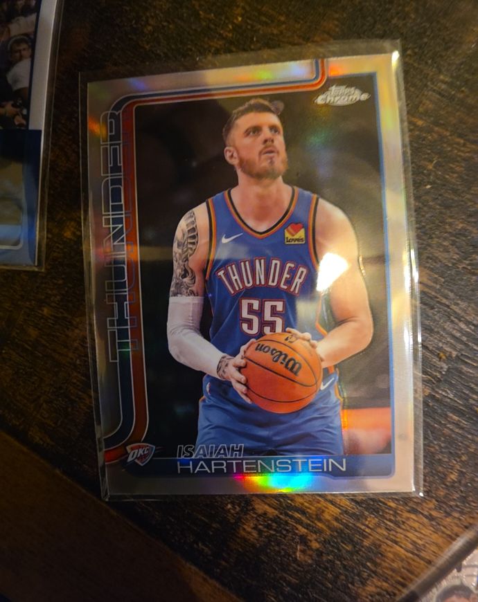 2025-26 Topps Chrome #181 Isaiah Hartenstein — front