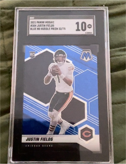 2021 Panini Mosaic #304 Justin Fields — front