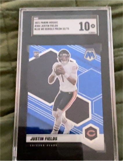 2021 Panini Mosaic #304 Justin Fields — front