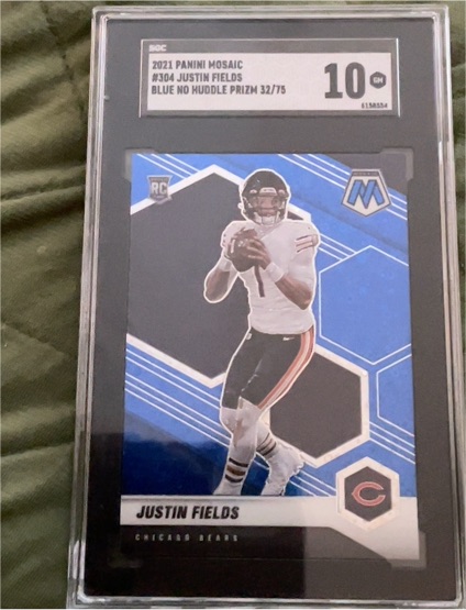 2021 Panini Mosaic #304 Justin Fields — front