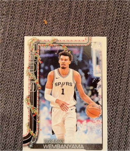 2025-26 Topps Holiday #H156 Victor Wembanyama — front