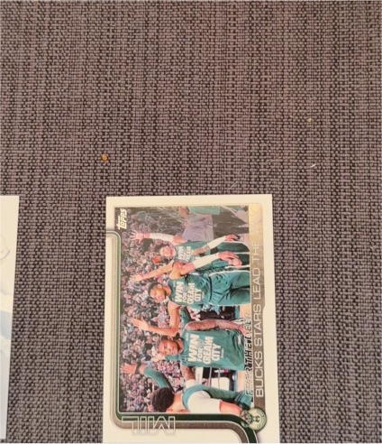 2025 Topps #281 Milwaukee Bucks — front