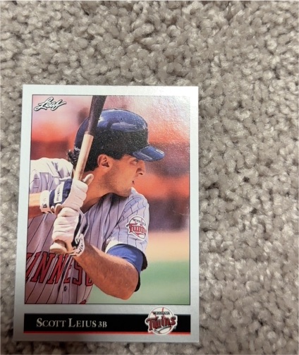 1992 Leaf #214 Scott Leius — front