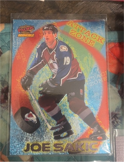 1997 Pacific Invincible Joe Sakic — front