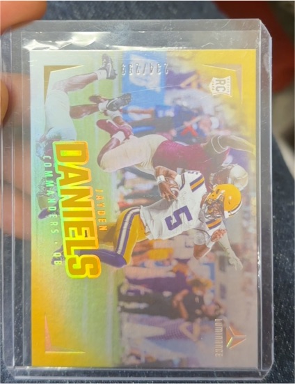 2024 Panini Luminance #102 Jayden Daniels — front
