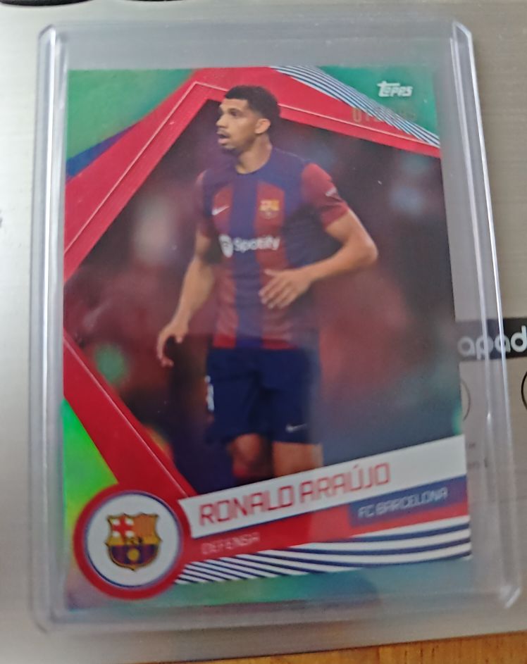 2023-24 Topps FC Barcelona Team Set #BAR-8 Ronaldo Araújo — front