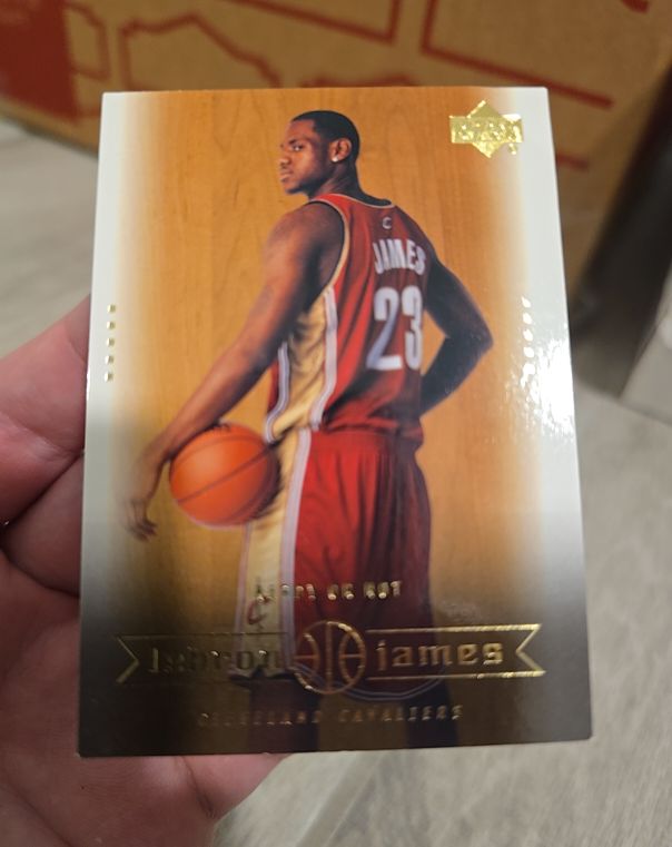 2003-04 Upper Deck #30 LeBron James Rookie Card — front