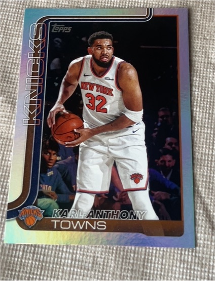 2025-26 Topps #19 Karl-Anthony Towns — front