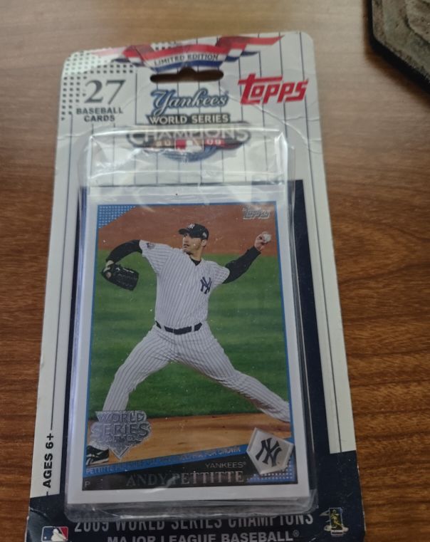 2009 Topps #27 Andy Pettitte — front