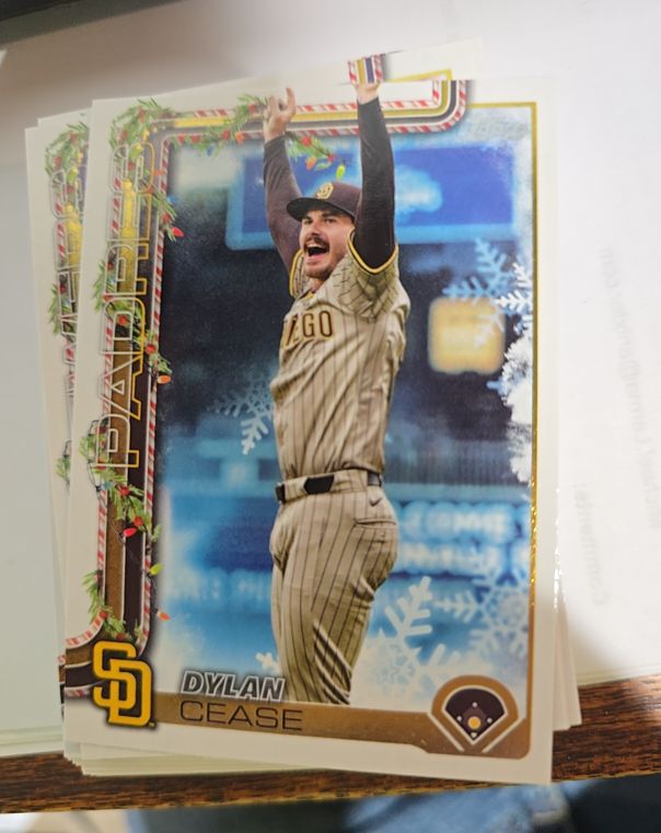 2025 Topps Holiday #H77 Dylan Cease — front