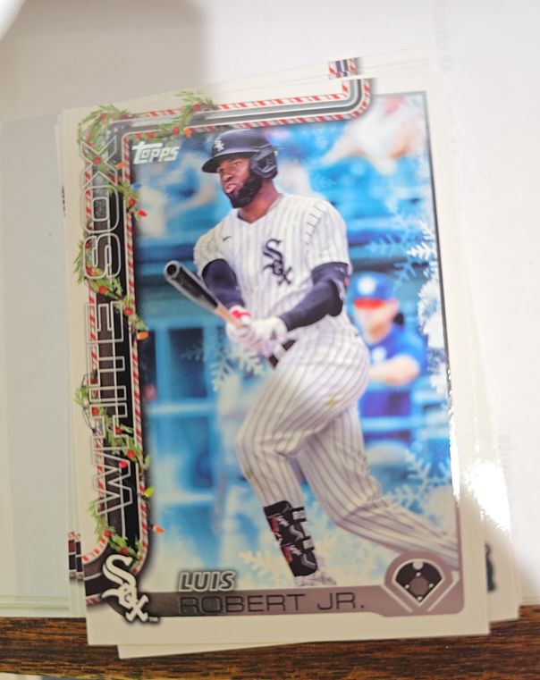 2025 Topps Holiday #H117 Luis Robert Jr. — front