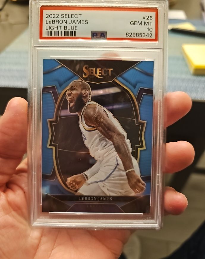 2022-23 Panini Select #26 LeBron James — front