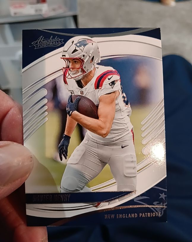 2025 Panini Absolute Football #20 Hunter Henry — front