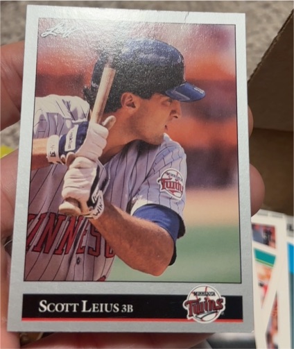 1992 Leaf #214 Scott Leius — front