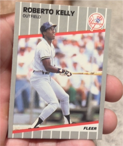 1989 Fleer #256 Roberto Kelly — front