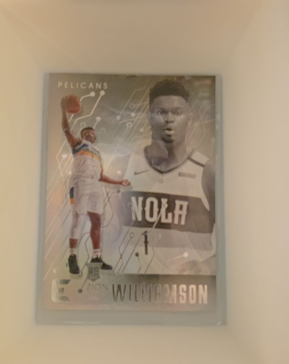 2019-20 Panini Chronicles Essentials #210 Zion Williamson — front