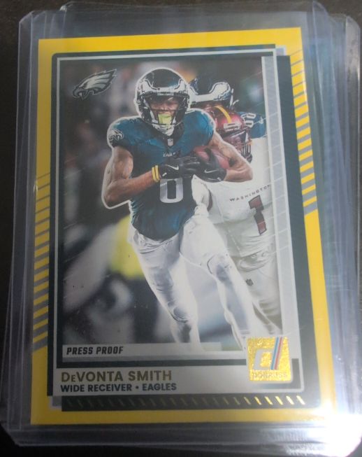 2025 Panini Donruss #34 DeVonta Smith Press Proof Yellow — front