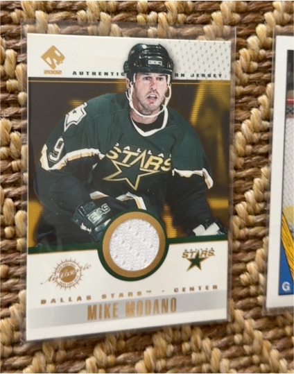 2001-02 Pacific Private Stock #37 Mike Modano — front