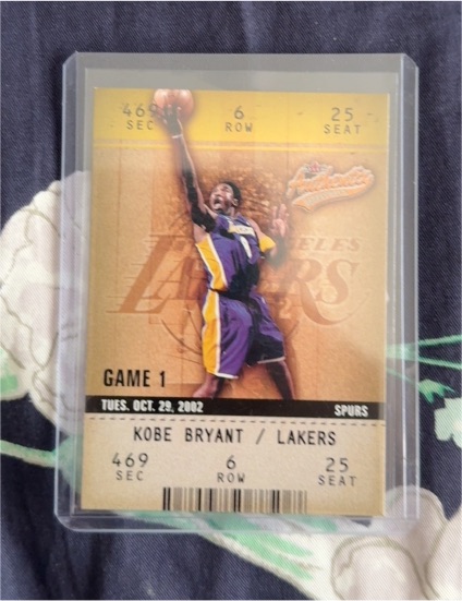 2002-03 Fleer Authentix #17 Kobe Bryant — front