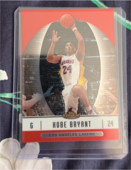 2006-07 Topps Finest #24 Kobe Bryant — front