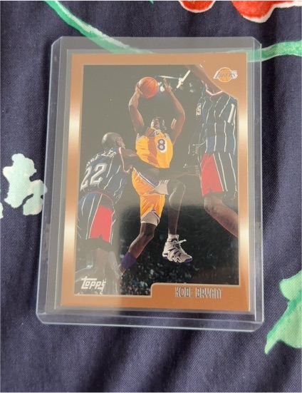 1998-99 Topps #68 Kobe Bryant — front