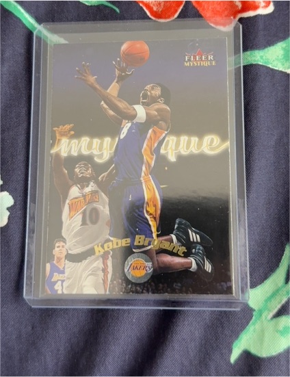 2000-01 Fleer Mystique #30 Kobe Bryant — front