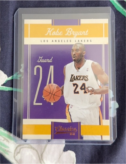 2010-11 Panini Classics #17 Kobe Bryant — front