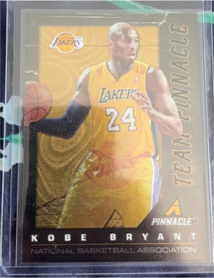 2013-14 Panini Pinnacle #3 Kobe Bryant Team Pinnacle — front