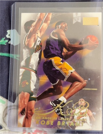 1998-99 Skybox Premium #44 Kobe Bryant — front