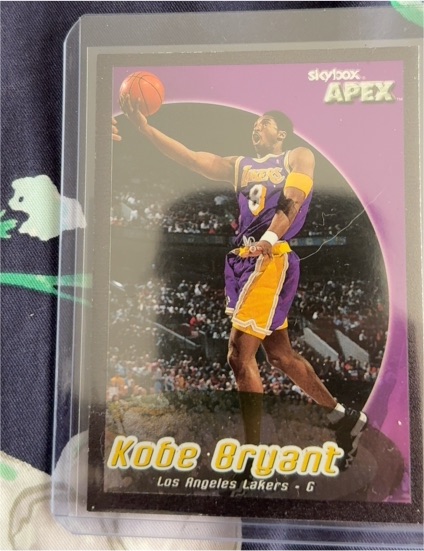 1999-00 Skybox Apex #4 Kobe Bryant — front