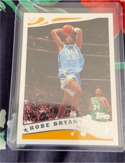 2005-06 Topps #69 Kobe Bryant — front