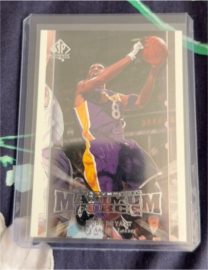 1999-00 Upper Deck SP Authentic Maximum Force #M8 Kobe Bryant — front