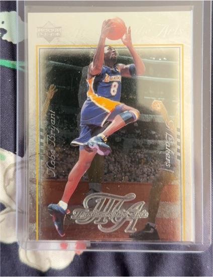 2000 Upper Deck Masters of the Arts #MA8 Kobe Bryant — front