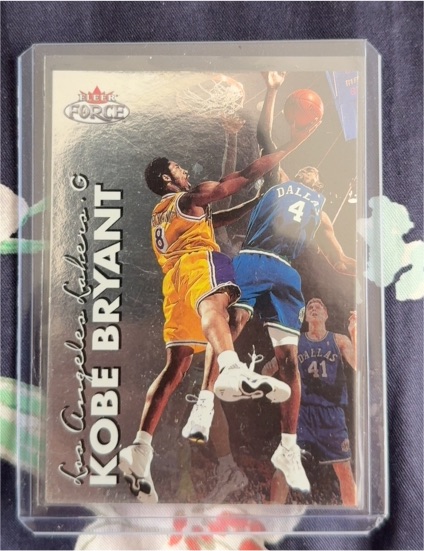 1999-00 Fleer Force #2 Kobe Bryant — front