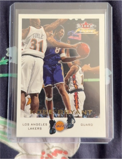 2000-01 Fleer Focus #155 Kobe Bryant — front