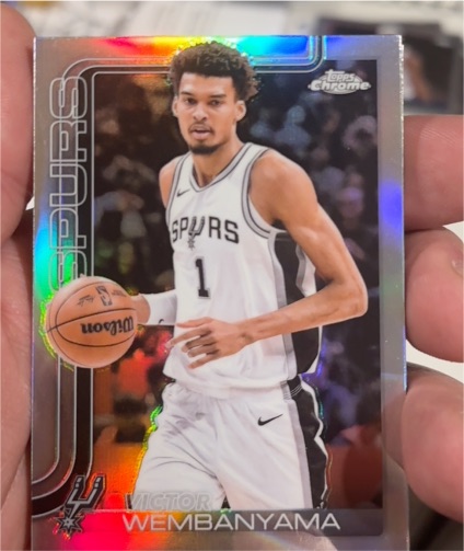 2025-26 Topps Chrome #221 Victor Wembanyama — front