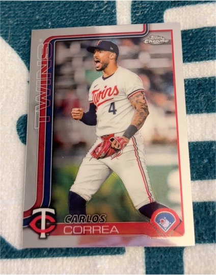2025 Topps Chrome #204 Carlos Correa — front