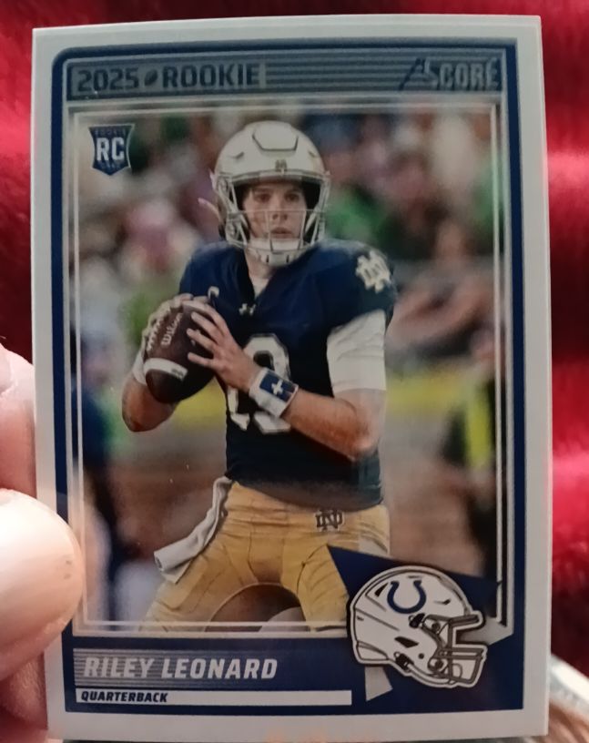 2025 Panini Score #9 Riley Leonard — front