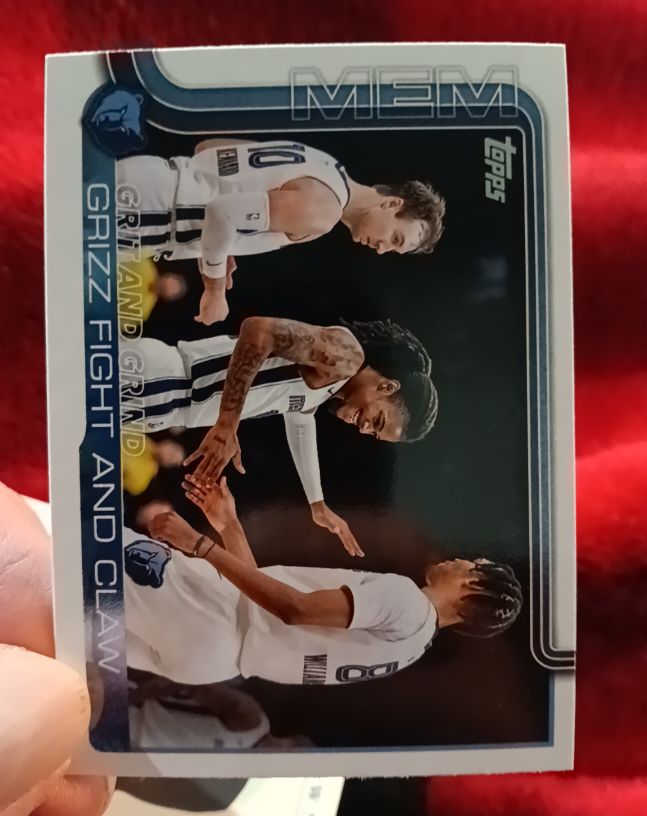2025-26 Topps #298 Grit and Grind: Grizz Fight and Claw Memphis Grizzlies — front