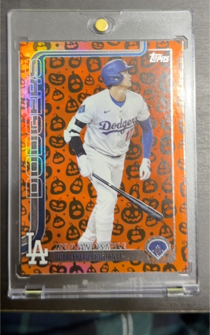 2025 Topps Update #US84 Shohei Ohtani Nod and Smile Holiday Jack O’Lantern Parallel — front