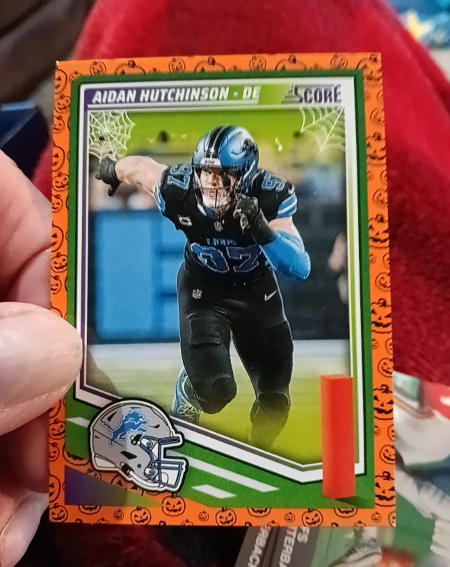 2025 Panini Score #41 Aidan Hutchinson — front